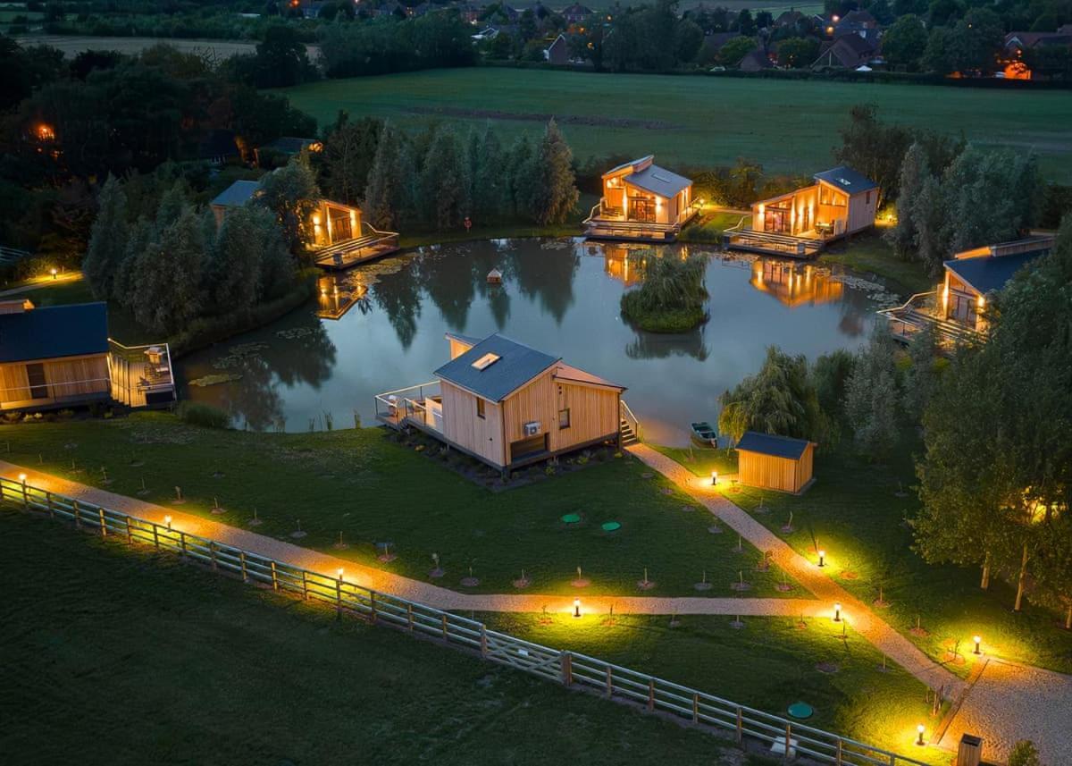 Woad Mill Lakeside Lodges Boston Exterior foto