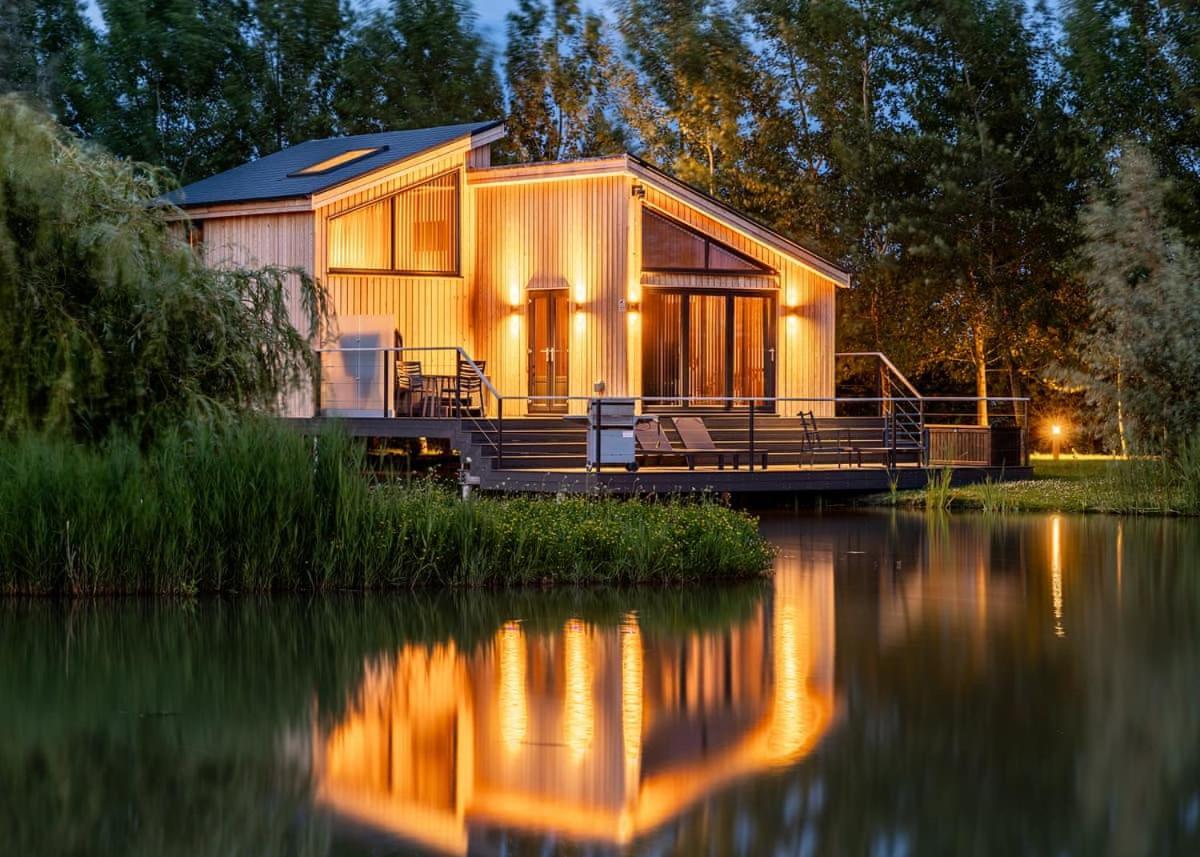 Woad Mill Lakeside Lodges Boston Exterior foto
